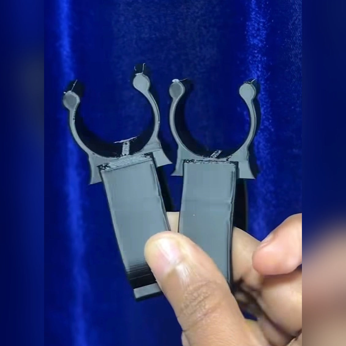 Black 3D-printed backdrop stand rod holder clip
